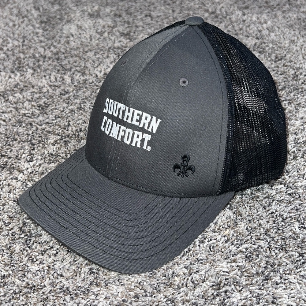 Southern Comfort Whiskey SoCo Baseball Trucker Hat Cap Gray SnapBack Black Mesh